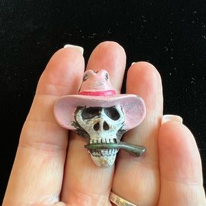 Skull with Hat Ring OS with stretch band